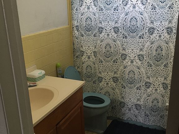 3rd image of 1004 Pennsylvania Ave APT 17