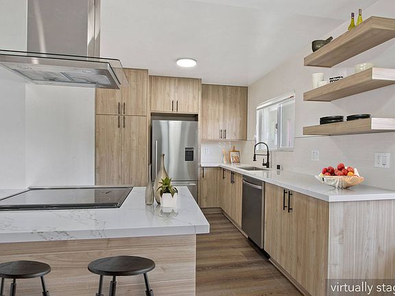 4th image of 1264 N Sweetzer Ave #305