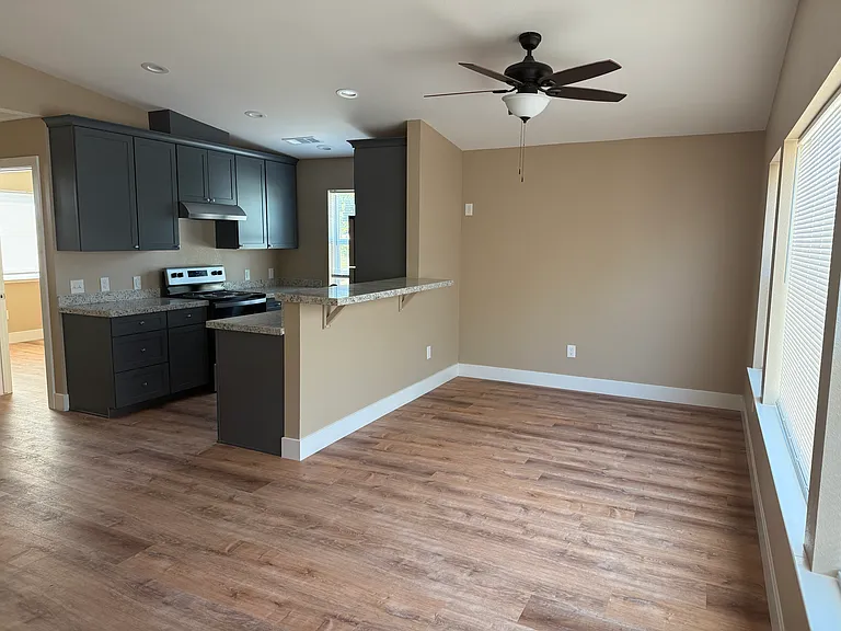 1237 Lyons Ave — Photo 5