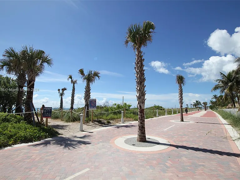 5151 Collins Ave #933 — Photo 41