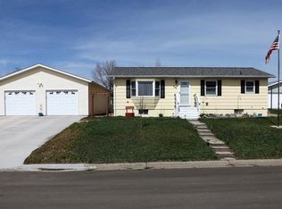 204 Crown Butte Dr, Mandan, ND 58554