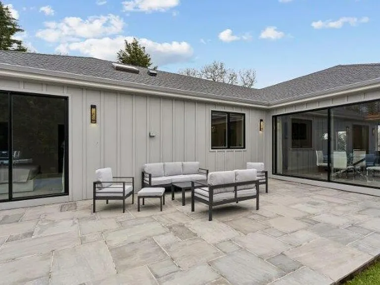 43 Newtown Ct — Photo 3