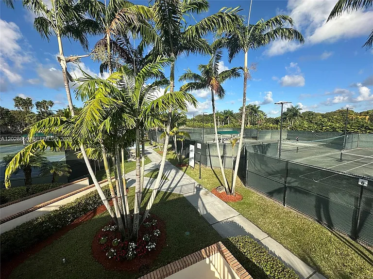 5733 NW 100th Ct — Photo 68