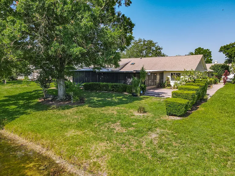 1843 Shadyhill Ter — Photo 45