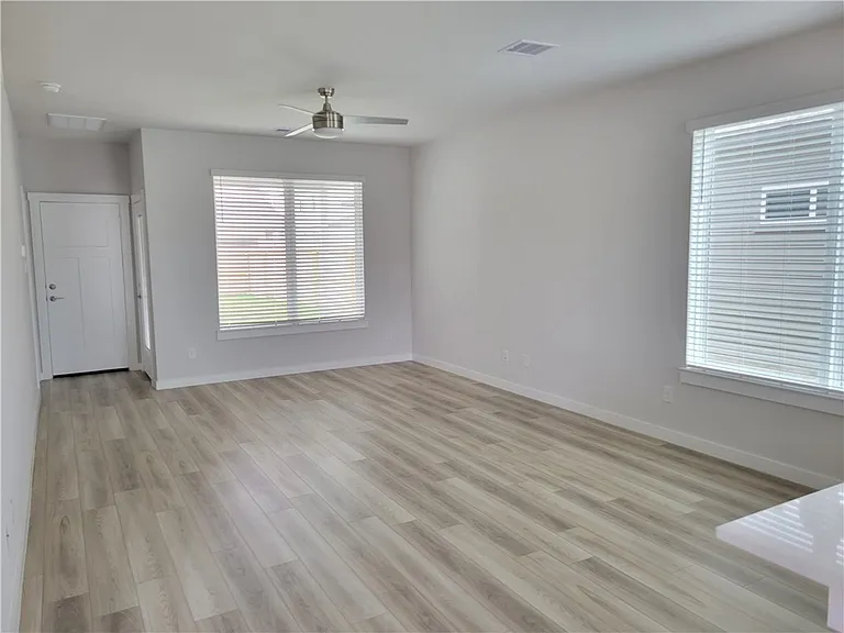 710 Granger Ln — Photo 4