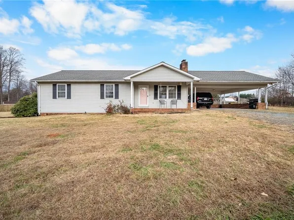 343 Pin Oak Dr, Clemmons, NC 27012