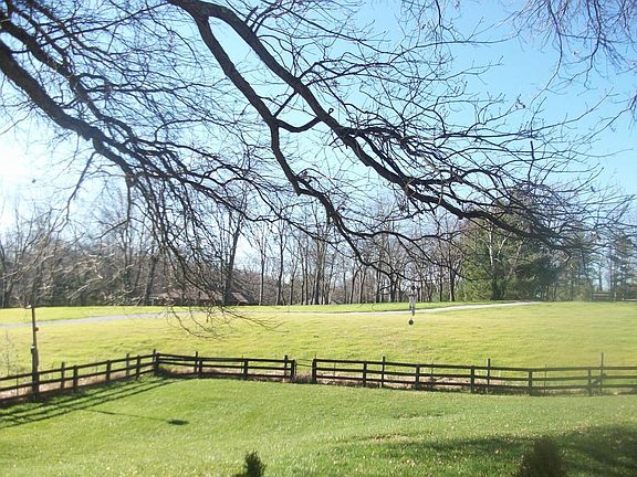 3rd image of 502 Chenault Ln