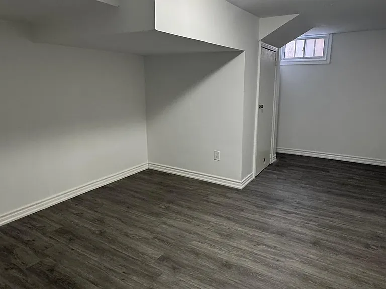 1467 Oxford St — Photo 24