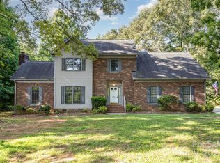 6001 Greystone Dr, Matthews, NC 28104