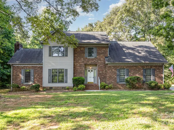 6001 Greystone Dr, Matthews, NC 28104