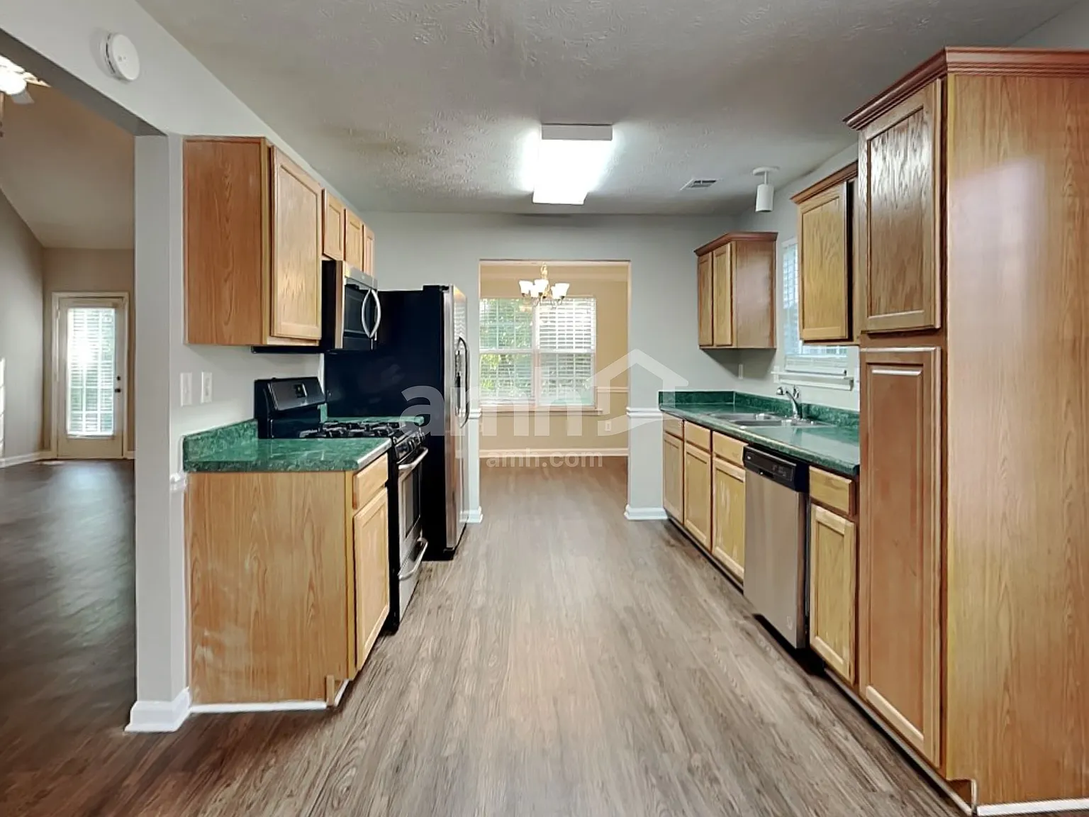 5 bed, 2.0 bath, 1850 sqft, $2,060 — Photo 3
