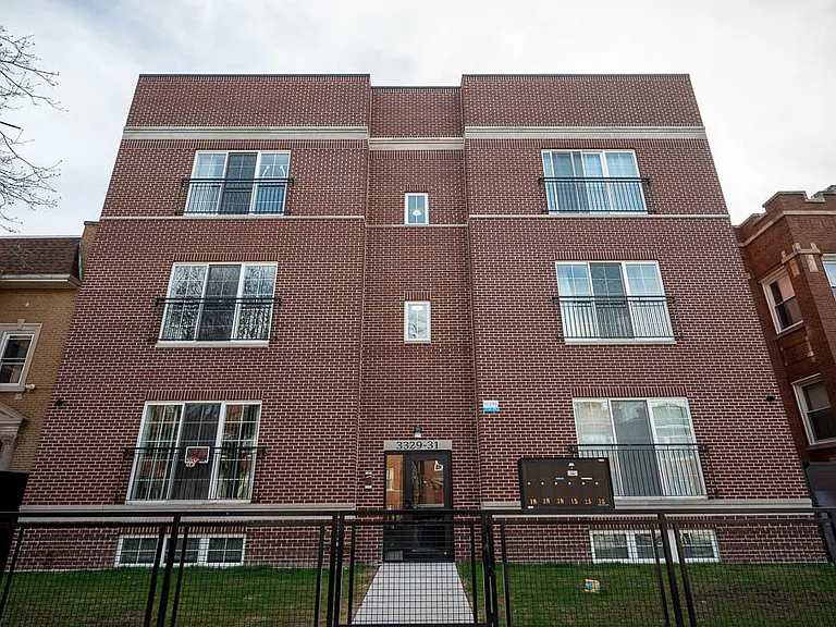 3323 N Avers Ave #3 — Photo 2