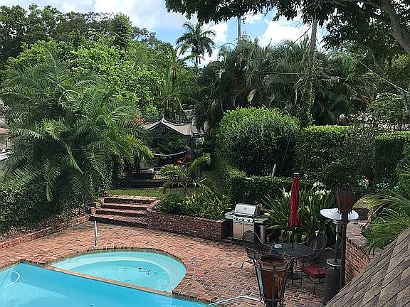 Saltwater pool & pergola 