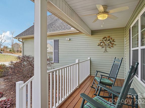 4th image of 98 Asher Ln