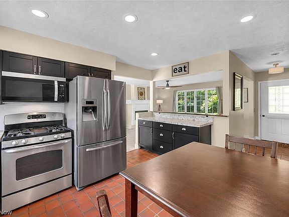 3rd image of 1070 Congress Lake Rd