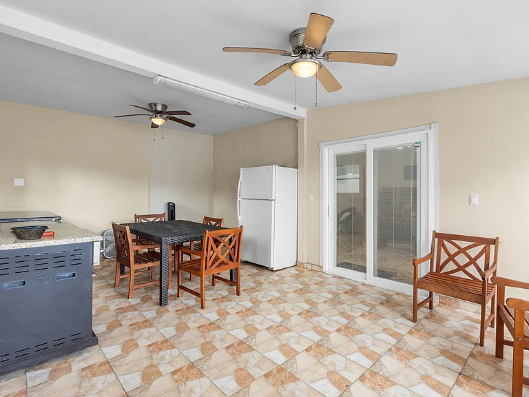 W Columbus Dr — Photo 15