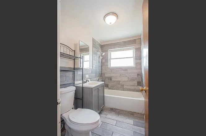 15533 Vincennes Rd — Photo 5