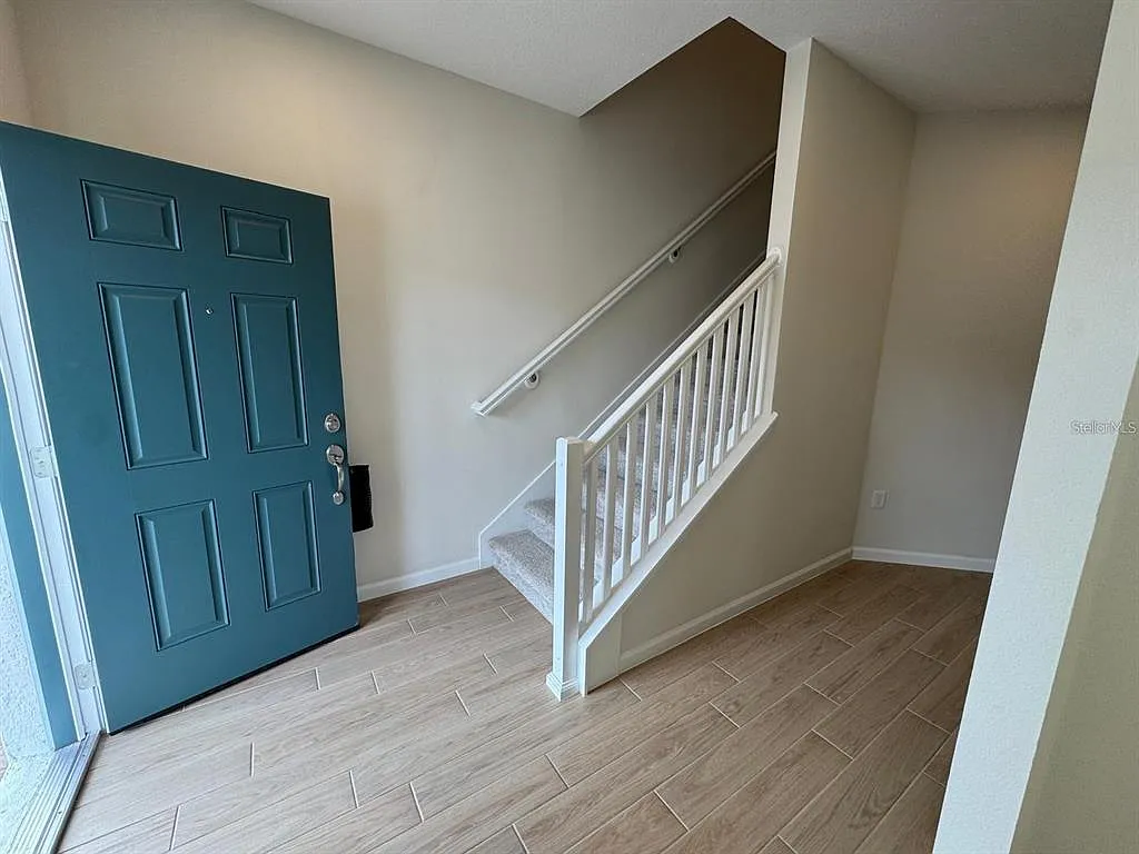 3 bed, 2.5 bath, 2147 sqft, $2,700 — Photo 2