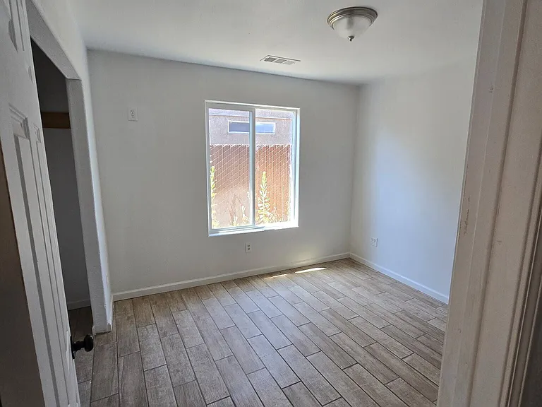 2150 S Eunice Ave — Photo 3