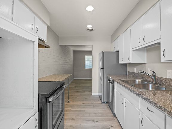 4th image of 903 S Farmer Ave APT 2
