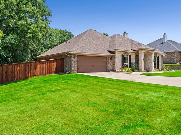 3rd image of 508 Oak Forest Ct