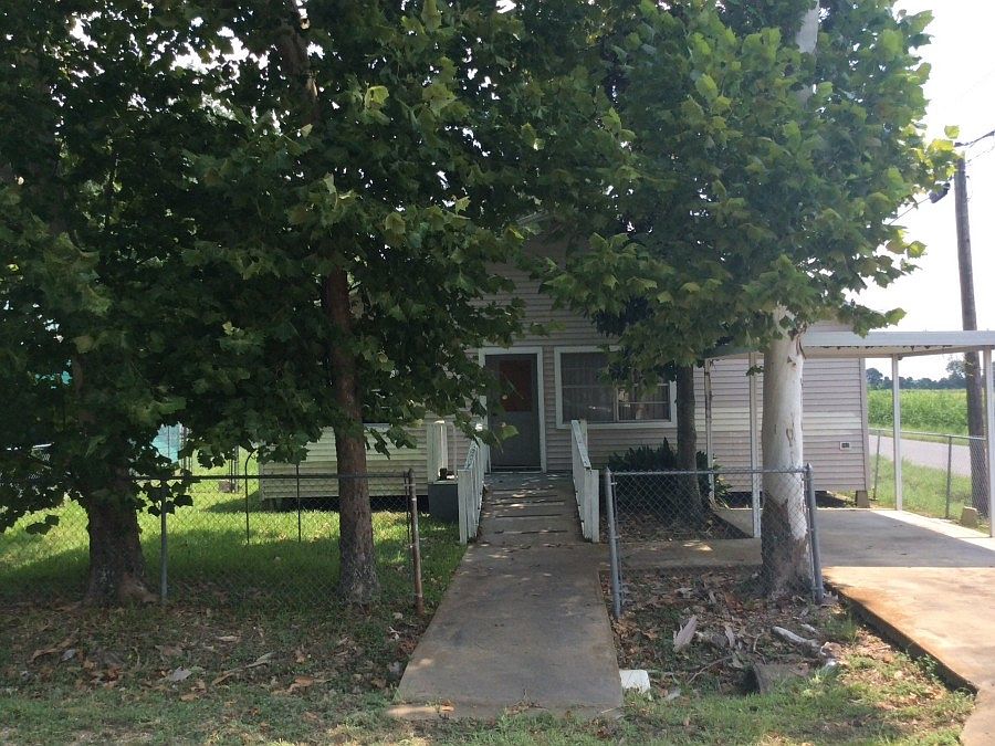 1st image of 821 Alton Locks St