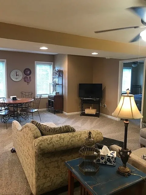 49 Melrose Dr — Photo 4