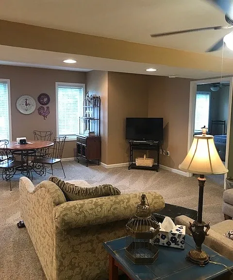 49 Melrose Dr — Photo 4