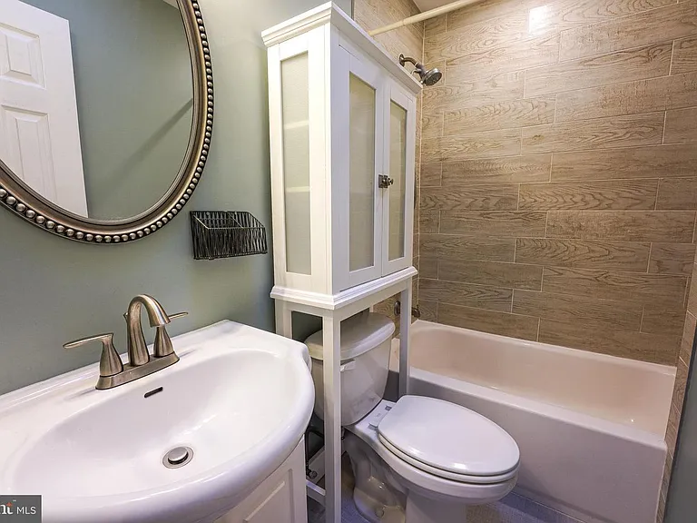 Upstairs Full Bath