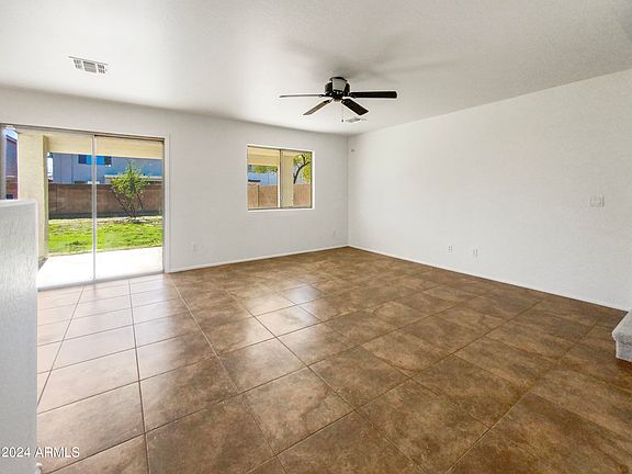 4th image of 469 E DANIELLA Drive