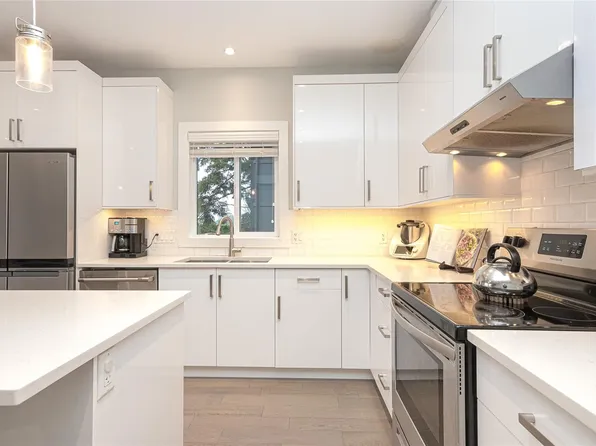 784 Braveheart Ln, Colwood, BC V9C 3R5