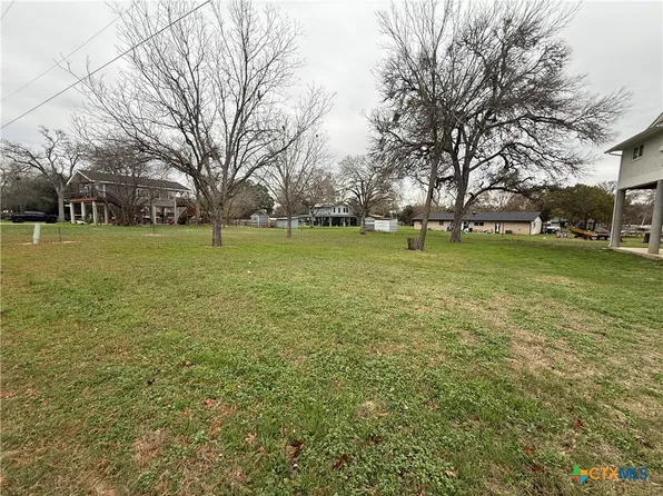 112 Lake Forrest Dr, Seguin, TX 78155