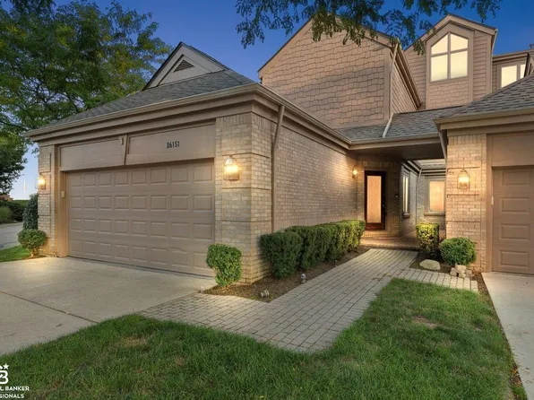 26151 Harbour Pointe Dr, Harrison Township, MI 48045