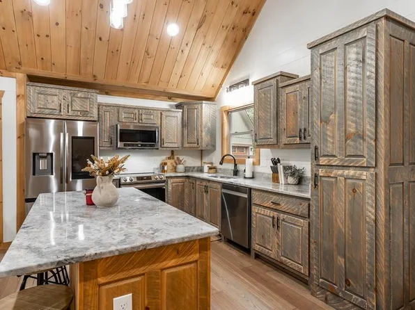 241 Wolf Creek Rd, Mineral Bluff, GA 30559