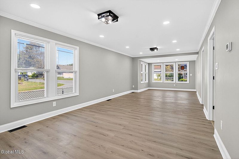3rd image of 2905 Plunkett Avenue