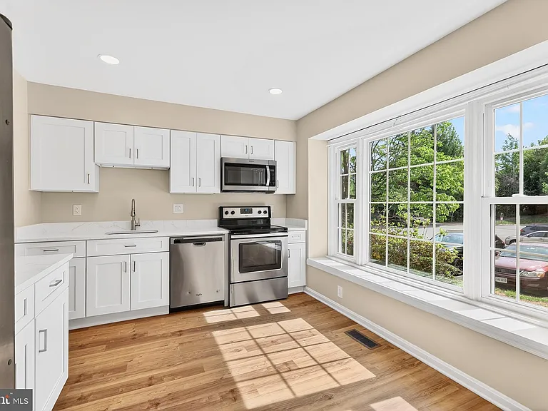 7306 Eggar Woods Ln — Photo 4