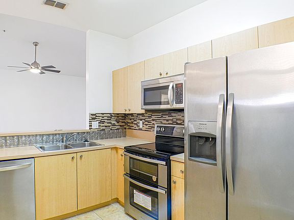 3rd image of 15369 Bellamar Cir APT 221