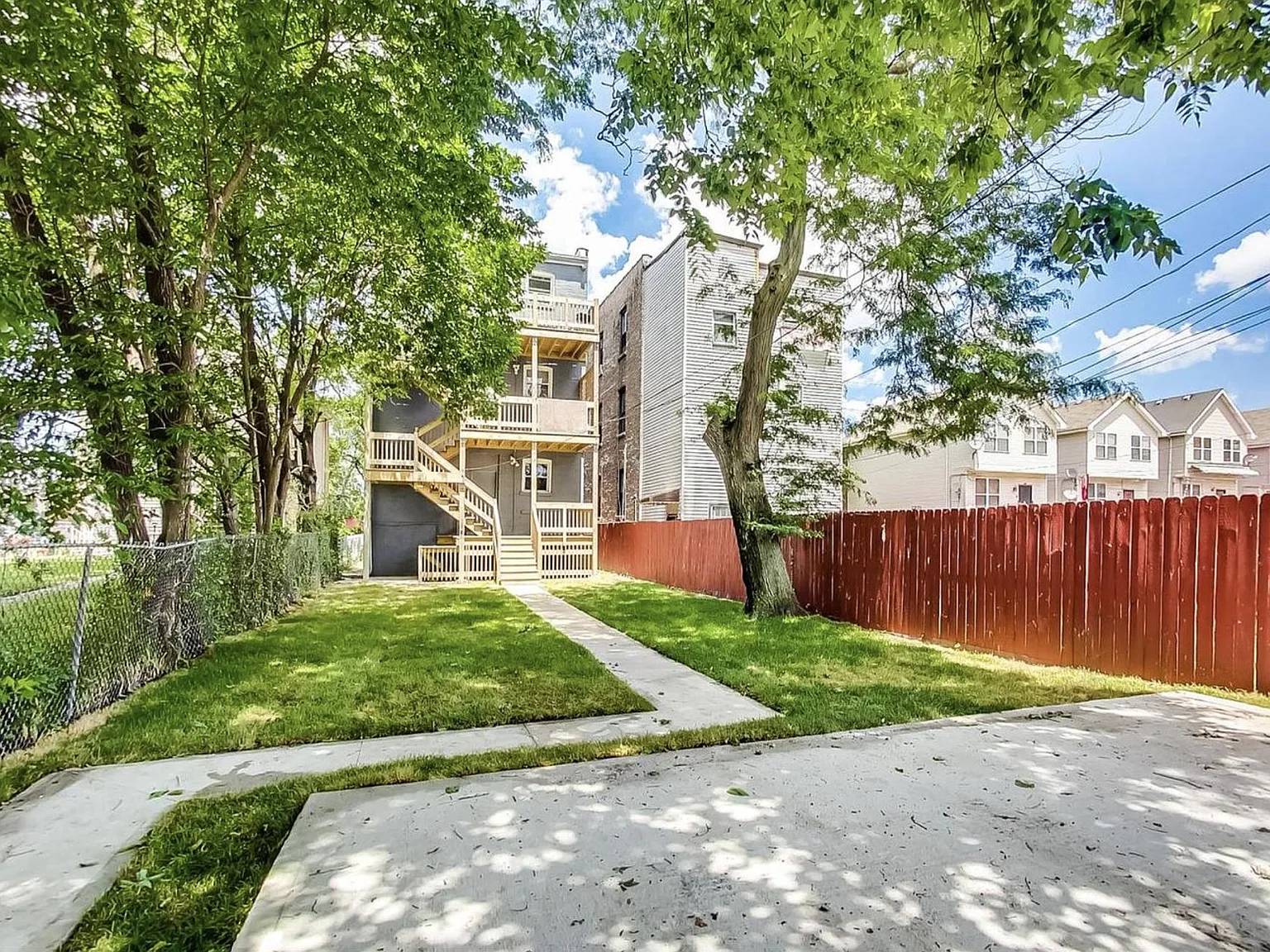 3829 W Maypole Ave — Photo 2