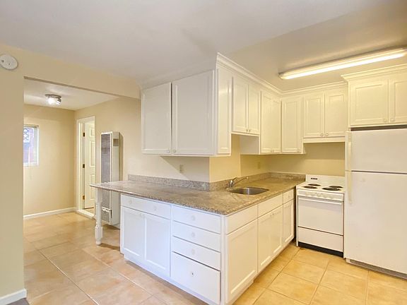 5th image of 1122 Woodrow St #A