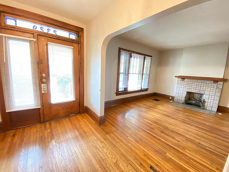 2329 Indianola Ave — Photo 3