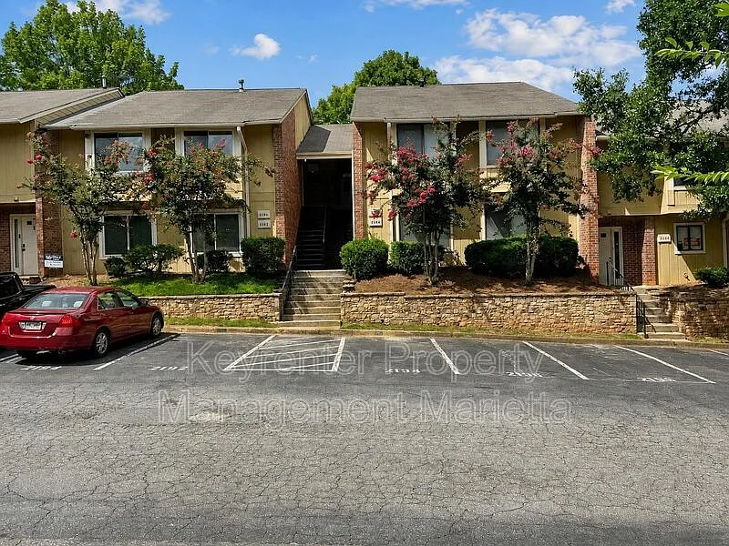 2 bed, 2.0 bath, 1300 sqft, $1,850 — Photo 2
