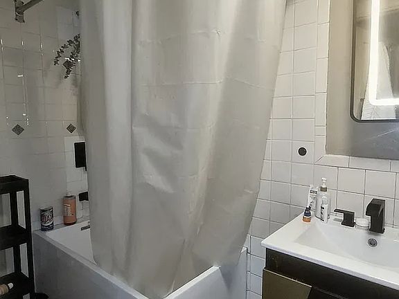 3rd image of 825 Marcy Ave APT 1