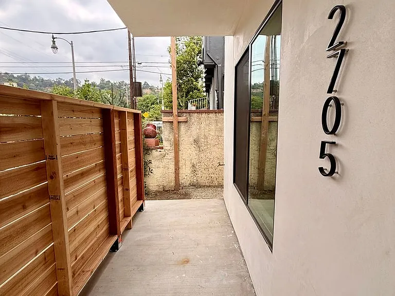 2705 Benedict St — Photo 28