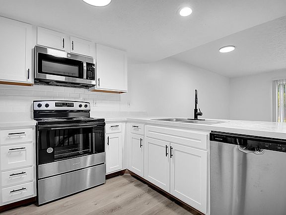 2nd image of 6680 Oak Bend Commons Way #6638