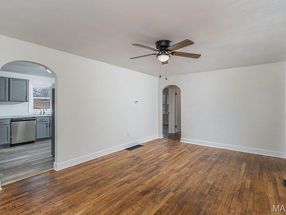 5th image of 222 Warren St