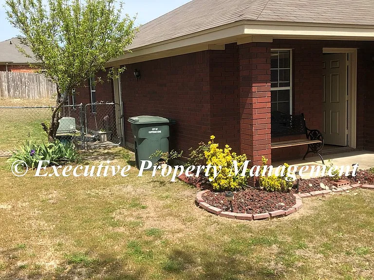 314 Janelle Dr — Photo 1