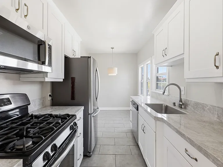 5248 W Olympic Blvd — Photo 2