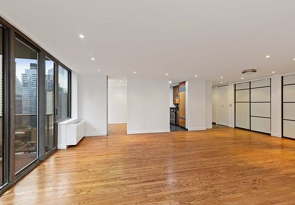 5th image of 161 W 61st St APT 14G