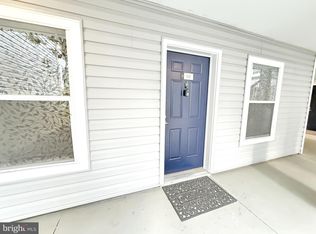 3179 Summit Square Dr UNIT 2-B5, Oakton, VA 22124