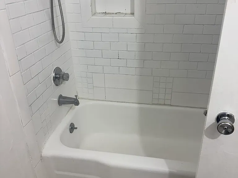 202 E Clifton Ave #4 — Photo 1